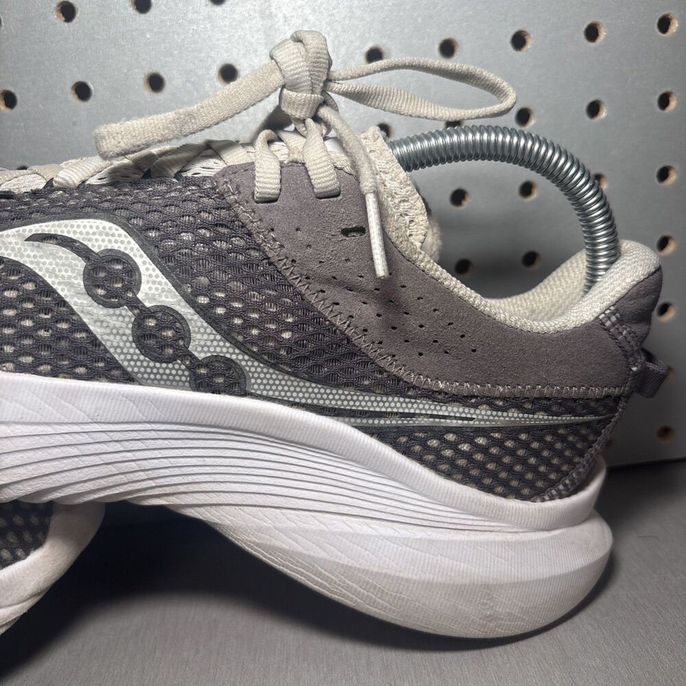 Saucony Kinvara 14 Shoes Womens Sz 9.5 Gray White Athletic Sneakers S10823-121 - Picture 10 of 14